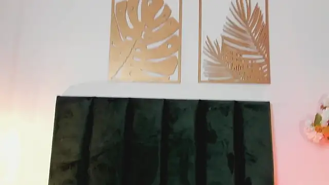 Snapshot of HollyHudsonn chatting on 7, 1, 2025 HollyHudsonn online show from 7, 1, 2025