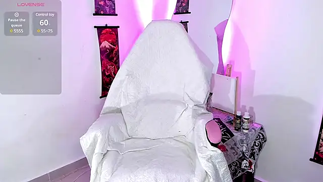 Snapshot of HollyHudsonn chatting on 28, 2, 2025 HollyHudsonn online show from 28, 2, 2025