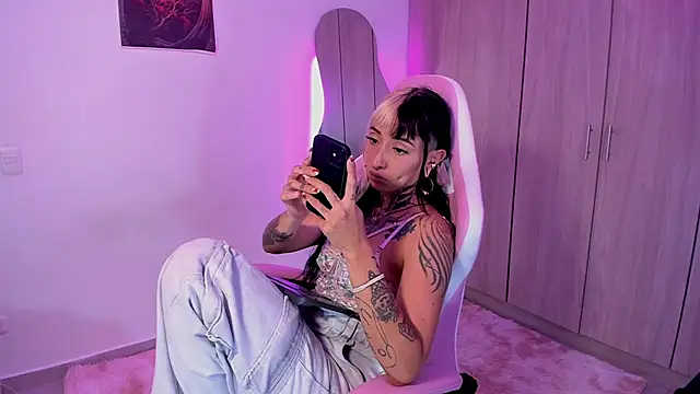 Snapshot of HollyHudsonn chatting on 14, 3, 2025 HollyHudsonn online show from 14, 3, 2025