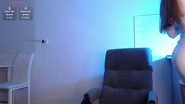 Eva Hailey  online show from 4, 2, 2026