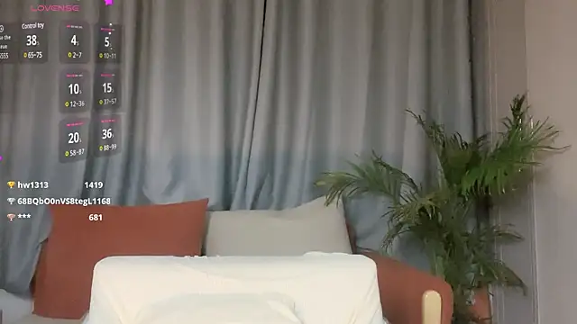 Snapshot of Youth3_ chatting on 10, 1, 2025 Youth3 online show from 10, 1, 2025