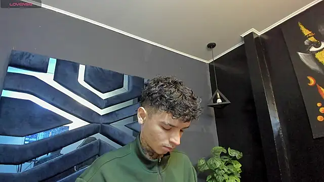 Ian Castillo  online show from 13, 1, 2026