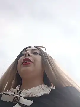 madelaine- online show from 11, 11, 2025