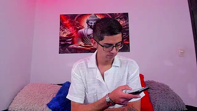 Snapshot of Ethan_Sai___ chatting on 28, 10, 2025 Ethan Sai    online show from 28, 10, 2025