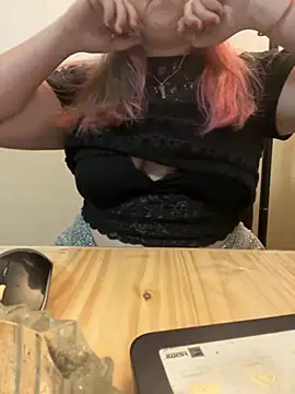 Snapshot of Popinasq chatting on 10, 10, 2025 Popinasq online show from 10, 10, 2025