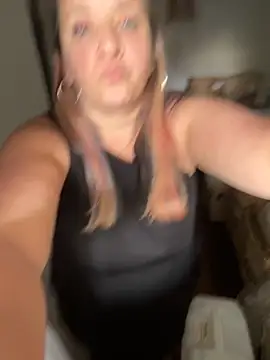 Snapshot of Popinasq chatting on 11, 11, 2025 Popinasq online show from 11, 11, 2025