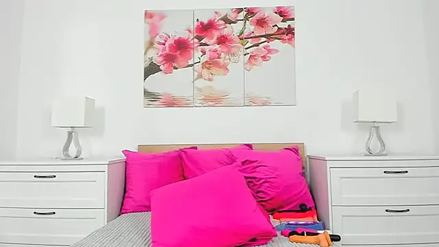 TiaRussel online show from 27, 2, 2026