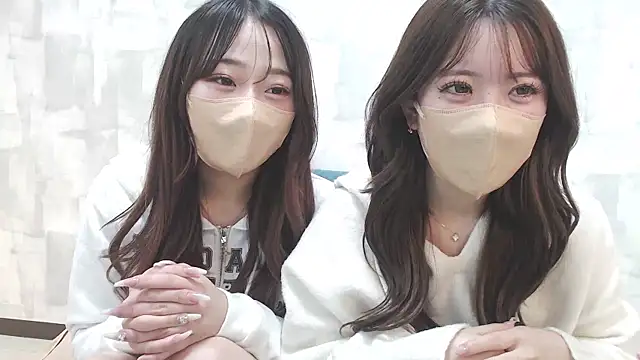 LOVE MOMO LOVE online show from 10, 2, 2025