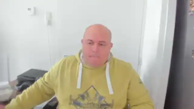 Snapshot of BigromeoXX chatting on 25, 10, 2025 BigromeoXX online show from 25, 10, 2025