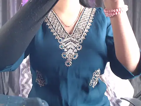 Snapshot of Sexy_Myra18 chatting on 3, 2, 2025 Sexy Myra18 online show from 3, 2, 2025