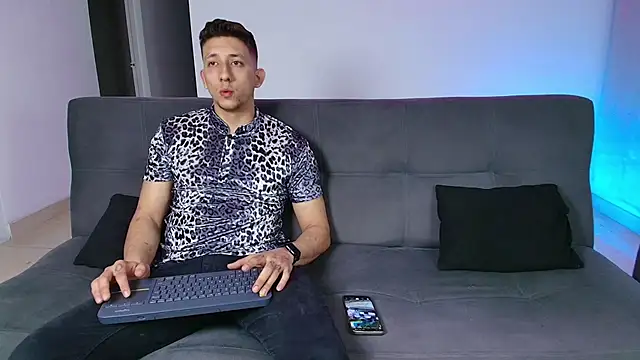 Maykol Victoriasr online show from 25, 2, 2025