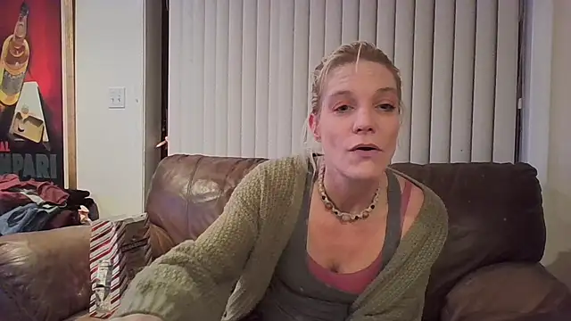 Snapshot of AddieAssets chatting on 10, 12, 2024 AddieAssets online show from 10, 12, 2024