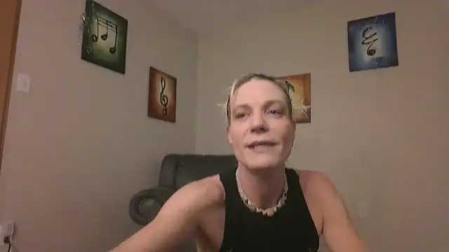 Snapshot of AddieAssets chatting on 19, 12, 2024 AddieAssets online show from 19, 12, 2024