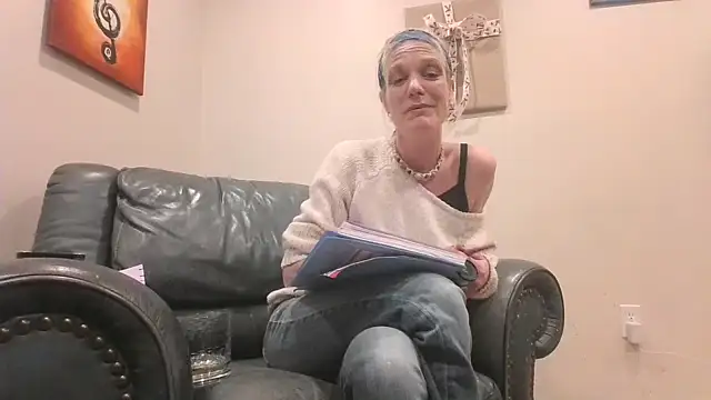 Snapshot of AddieAssets chatting on 27, 12, 2024 AddieAssets online show from 27, 12, 2024