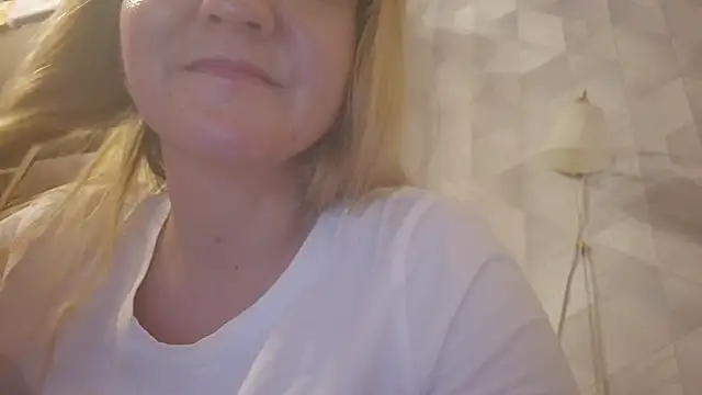 EstrellaWalters online show from 8, 11, 2025