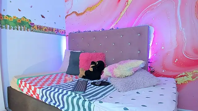 Daisy  rose online show from 25, 1, 2025