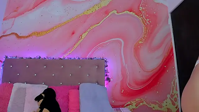 Daisy  rose online show from 28, 1, 2025