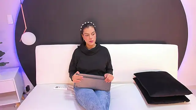 Ada Monroe10 online show from 9, 3, 2026