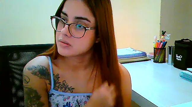 Snapshot of maliamiller chatting on 20, 3, 2025 maliamiller online show from 20, 3, 2025