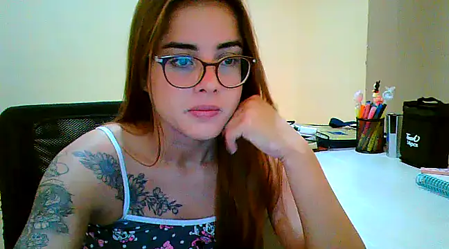 Snapshot of maliamiller chatting on 21, 3, 2025 maliamiller online show from 21, 3, 2025