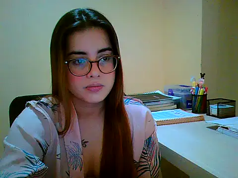 Snapshot of maliamiller chatting on 12, 9, 2025 maliamiller online show from 12, 9, 2025