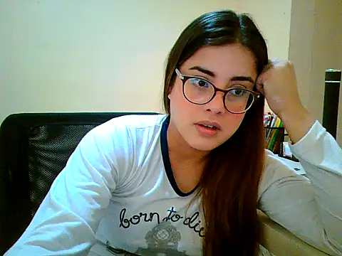 Snapshot of maliamiller chatting on 24, 9, 2025 maliamiller online show from 24, 9, 2025