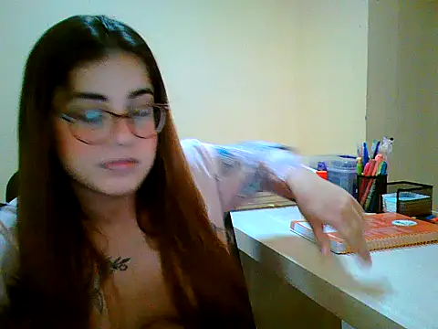 Snapshot of maliamiller chatting on 17, 10, 2025 maliamiller online show from 17, 10, 2025