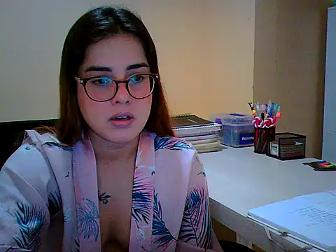 Snapshot of maliamiller chatting on 25, 10, 2025 maliamiller online show from 25, 10, 2025