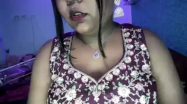 expression queen online show from 5, 1, 2025