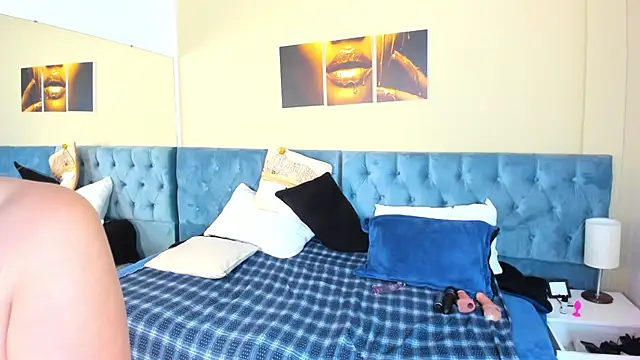 Snapshot of Sam_and_molly_ chatting on 1, 12, 2024 Sam and molly  online show from 1, 12, 2024