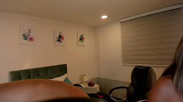 Snapshot of Sam_and_molly_ chatting on 12, 2, 2025 Sam and molly  online show from 12, 2, 2025