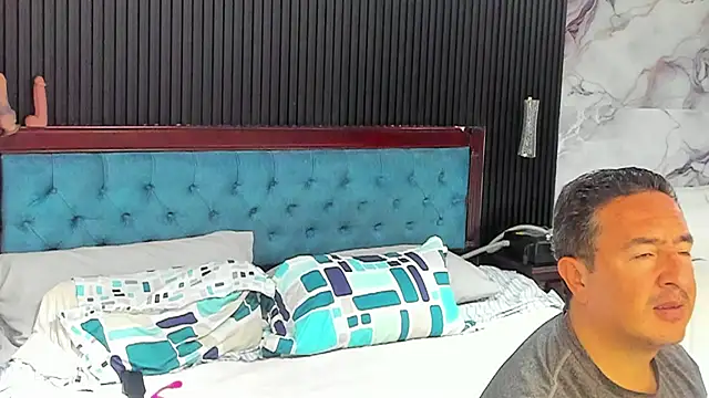 Snapshot of Sam_and_molly_ chatting on 8, 10, 2025 Sam and molly  online show from 8, 10, 2025