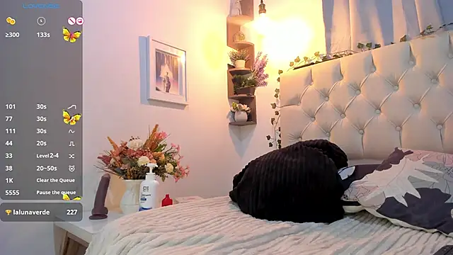 savagequeenbee7 online show from 1, 1, 2025