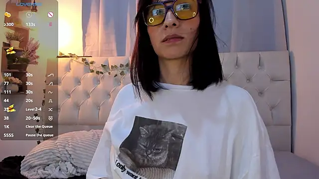 savagequeenbee7 online show from 7, 1, 2025