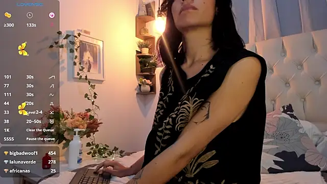 savagequeenbee7 online show from 11, 1, 2025