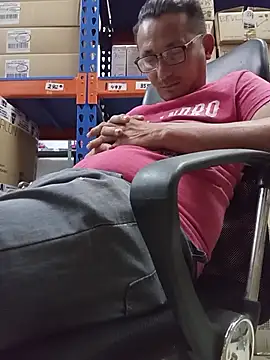 Snapshot of Andresguz35 chatting on 18, 10, 2025 Andresguz35 online show from 18, 10, 2025