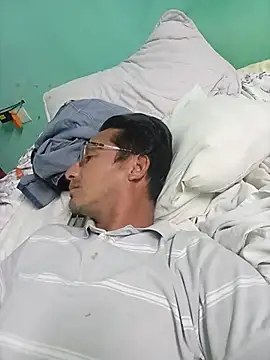 Andresguz35 online show from 15, 2, 2026