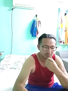 Snapshot of Andresguz35 chatting on 5, 3, 2026 Andresguz35 online show from 5, 3, 2026