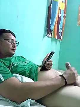 Snapshot of Andresguz35 chatting on 17, 3, 2026 Andresguz35 online show from 17, 3, 2026