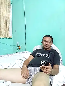 Snapshot of Andresguz35 chatting on 21, 3, 2026 Andresguz35 online show from 21, 3, 2026