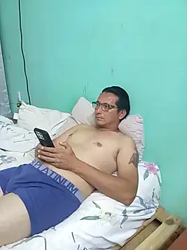 Snapshot of Andresguz35 chatting on 1, 5, 2026 Andresguz35 online show from 1, 5, 2026