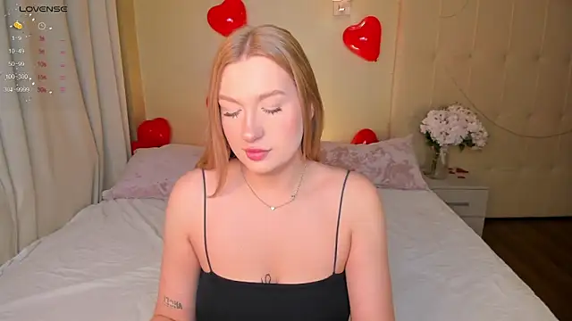 Snapshot of Emma__Leee chatting on 18, 2, 2025 Emma Leee online show from 18, 2, 2025