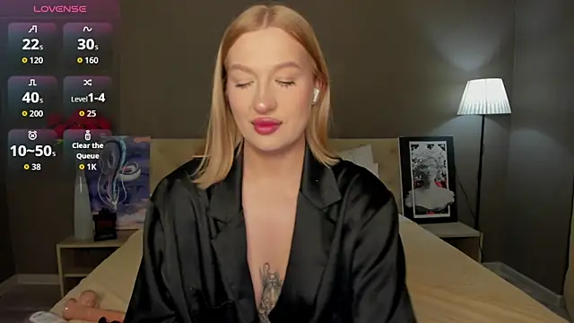 Snapshot of Emma__Leee chatting on 5, 10, 2025 Emma Leee online show from 5, 10, 2025