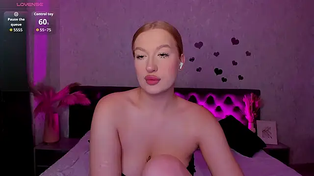 Snapshot of Emma__Leee chatting on 9, 10, 2025 Emma Leee online show from 9, 10, 2025