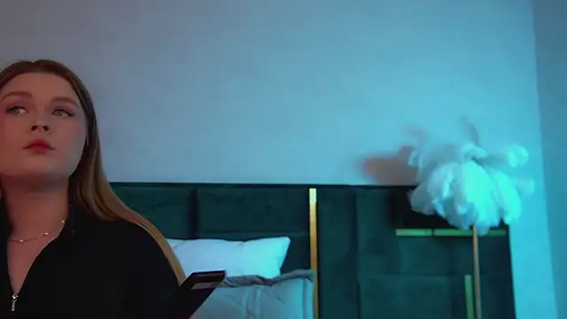 CrystalLyons online show from 24, 11, 2025