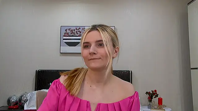 Snapshot of KellyStone chatting on 2, 2, 2025 KellyStone online show from 2, 2, 2025