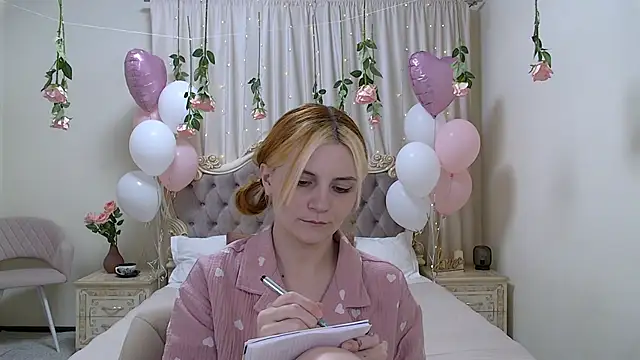 Snapshot of KellyStone chatting on 19, 2, 2025 KellyStone online show from 19, 2, 2025