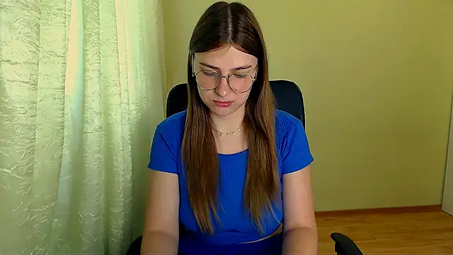 Luna Lush  online show from 5, 7, 2026