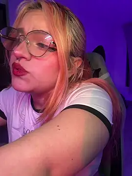 Snapshot of SophiaWeestt99 chatting on 22, 6, 2026 SophiaWeestt99 online show from 22, 6, 2026