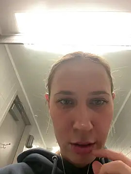 Snapshot of M1ssyk1ssy chatting on 2, 1, 2025 M1ssyk1ssy online show from 2, 1, 2025